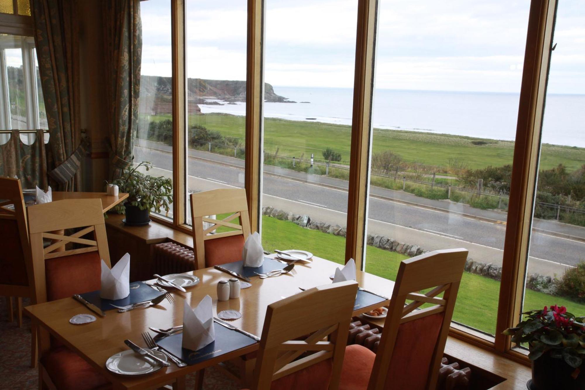 Cullen Bay Hotel Exteriör bild
